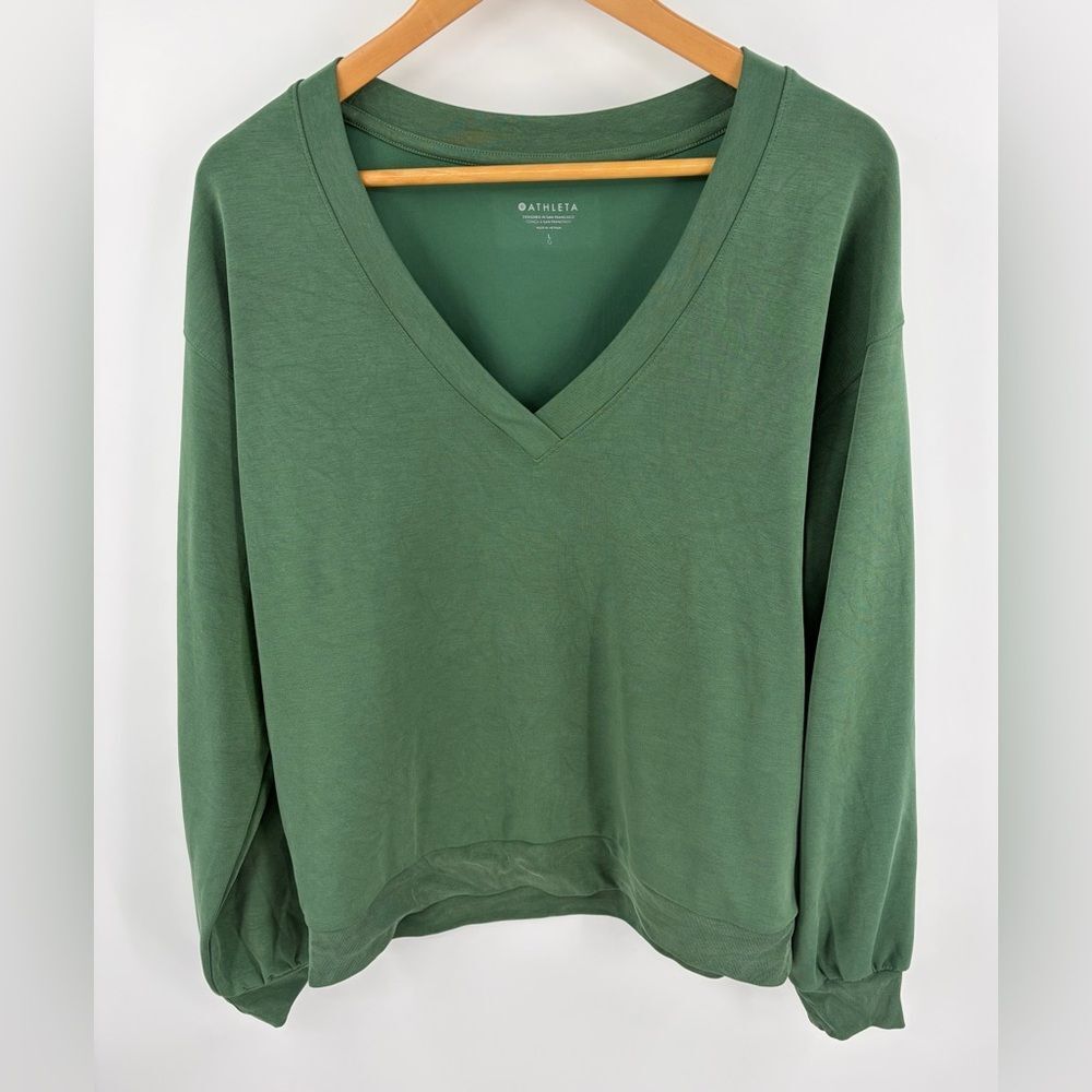 Athleta women’s seasoft willow v-neck vineyard green pullover sweatshirt size L